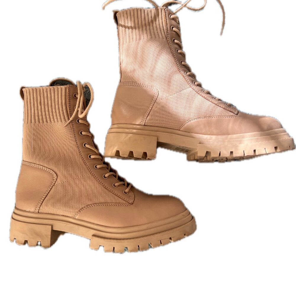 Aldo Womens Lace Up Cream Boots | Size 9
